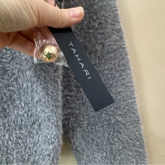 NWT Tahari Gray Fuzzy Knit Cardigan Sweater Gold Buttons Crew Neck Womens Small - Picture 4 of 5